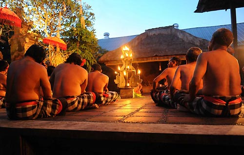 Đặc sắc điệu m&uacute;a Kecak tr&ecirc;n đảo Bali Indonesia